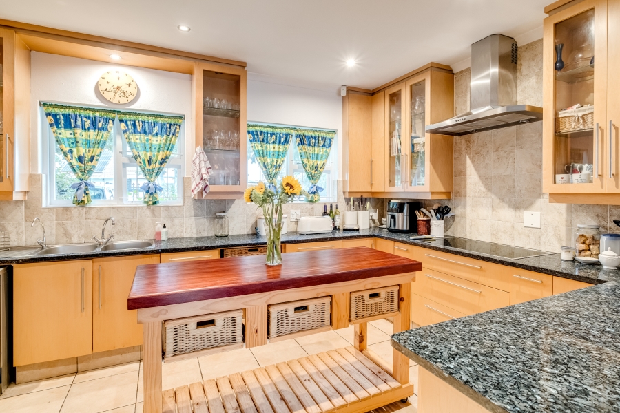 6 Bedroom Property for Sale in Pinelands Western Cape